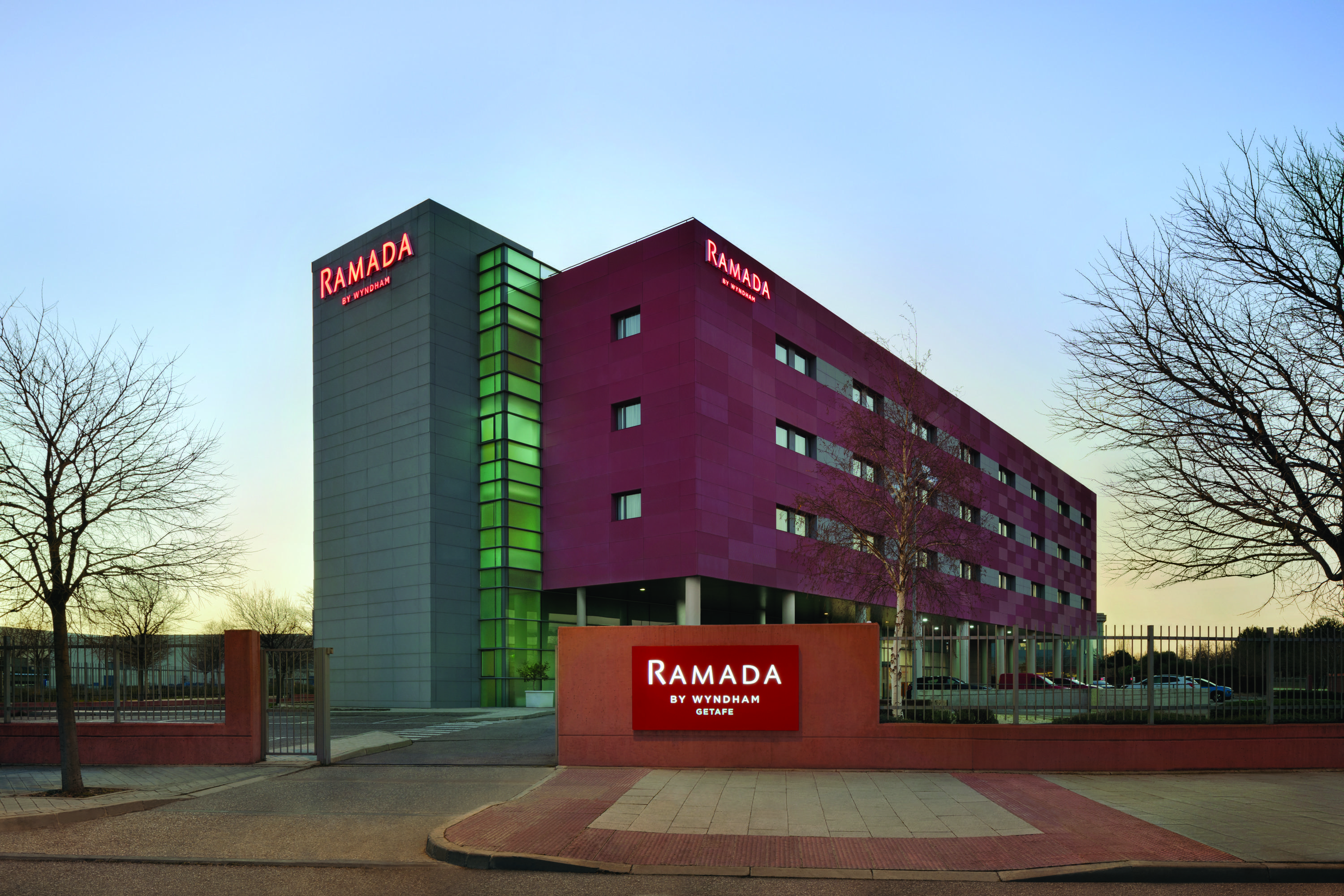 Ramada By Wyndham Madrid Getafe Hotel Екстериор снимка