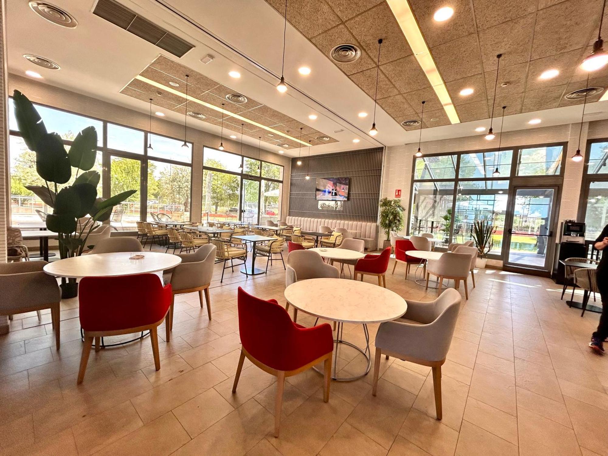 Ramada By Wyndham Madrid Getafe Hotel Екстериор снимка