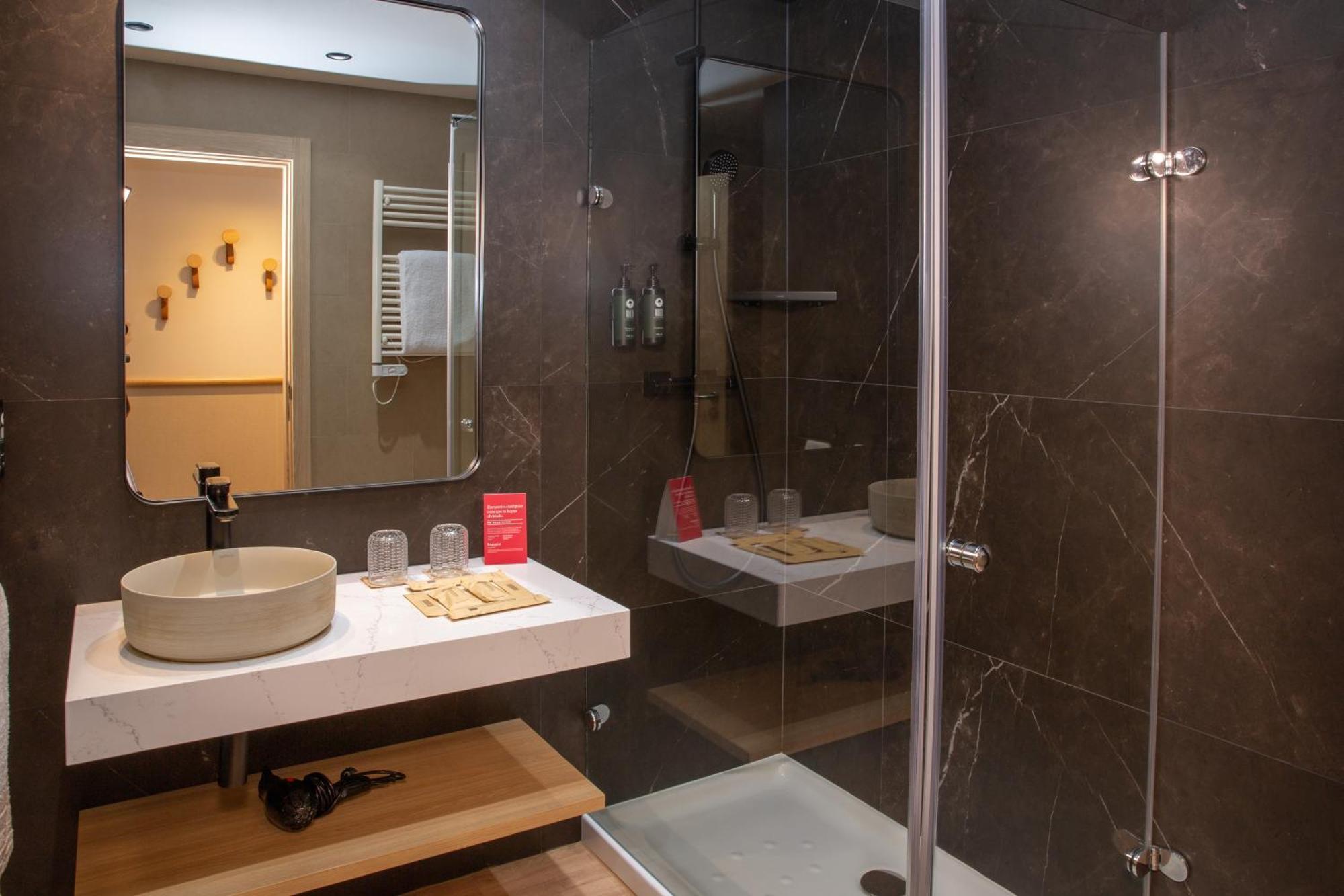 Ramada By Wyndham Madrid Getafe Hotel Екстериор снимка