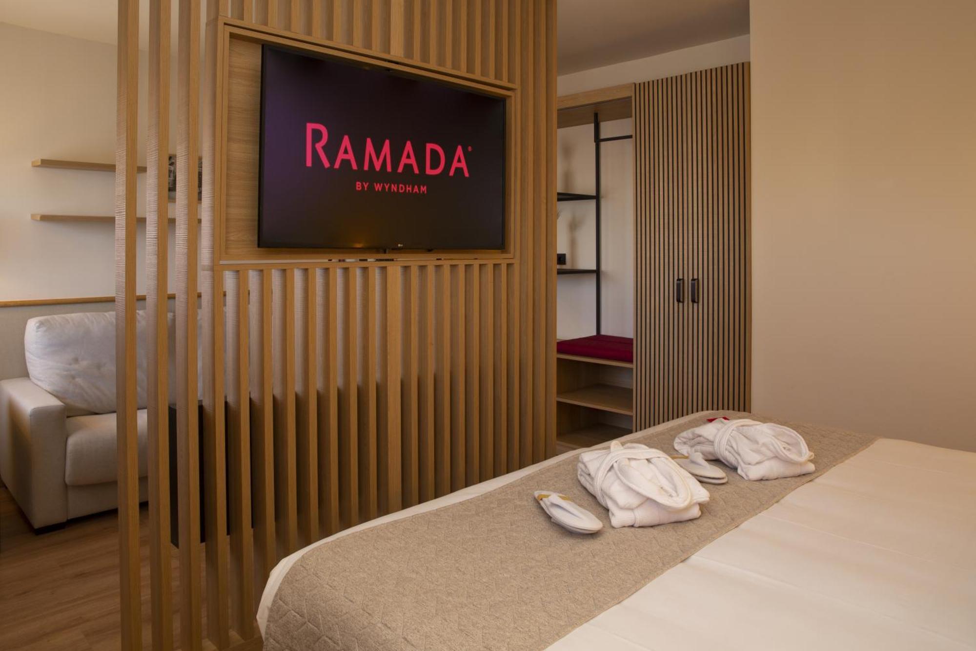 Ramada By Wyndham Madrid Getafe Hotel Екстериор снимка