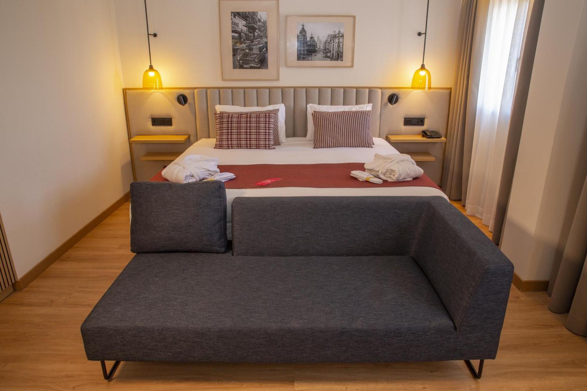 Ramada By Wyndham Madrid Getafe Hotel Екстериор снимка