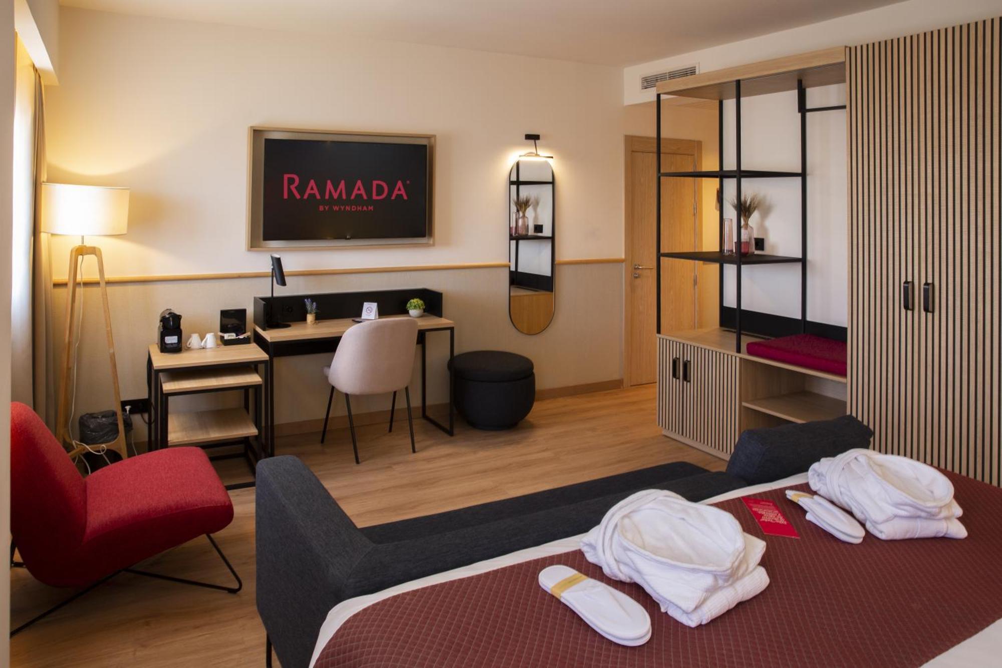 Ramada By Wyndham Madrid Getafe Hotel Екстериор снимка