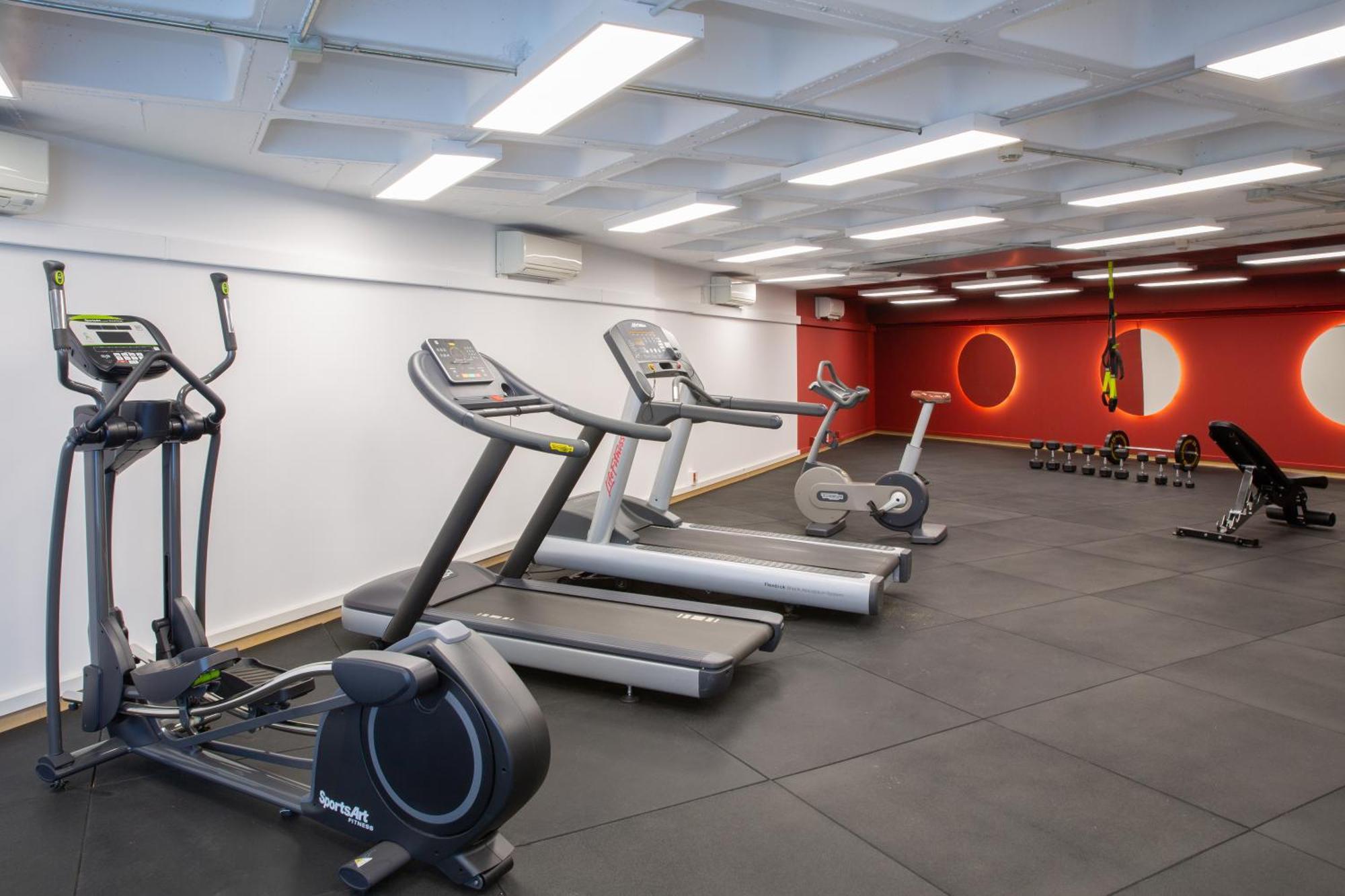 Ramada By Wyndham Madrid Getafe Hotel Екстериор снимка