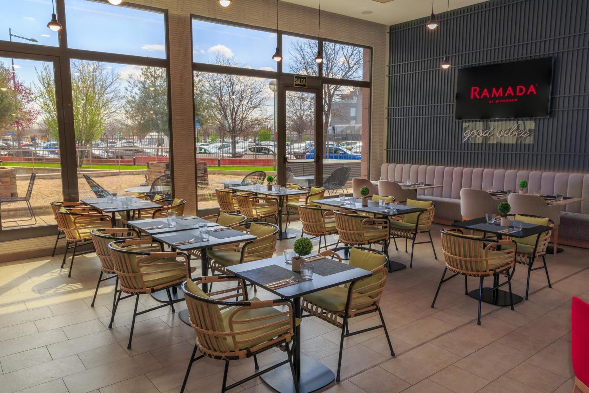 Ramada By Wyndham Madrid Getafe Hotel Екстериор снимка